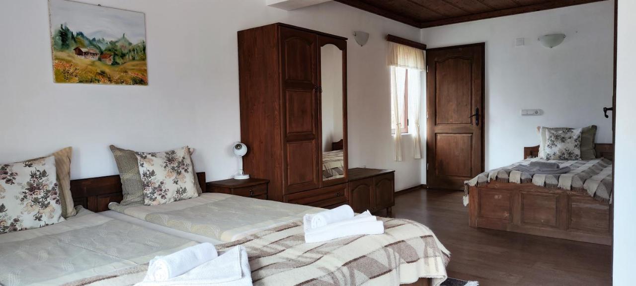 Chardaka Guest House Kalofer Bagian luar foto