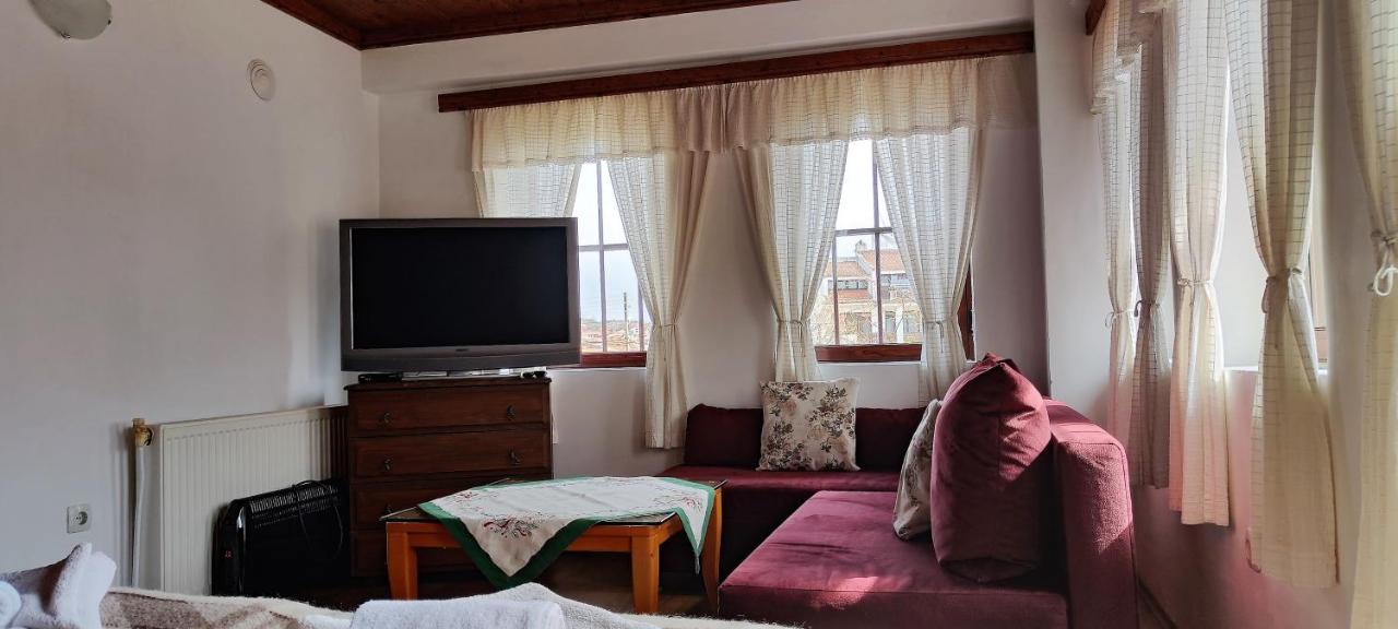 Chardaka Guest House Kalofer Bagian luar foto