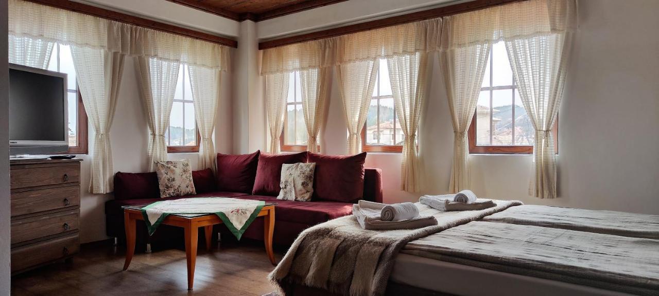 Chardaka Guest House Kalofer Bagian luar foto