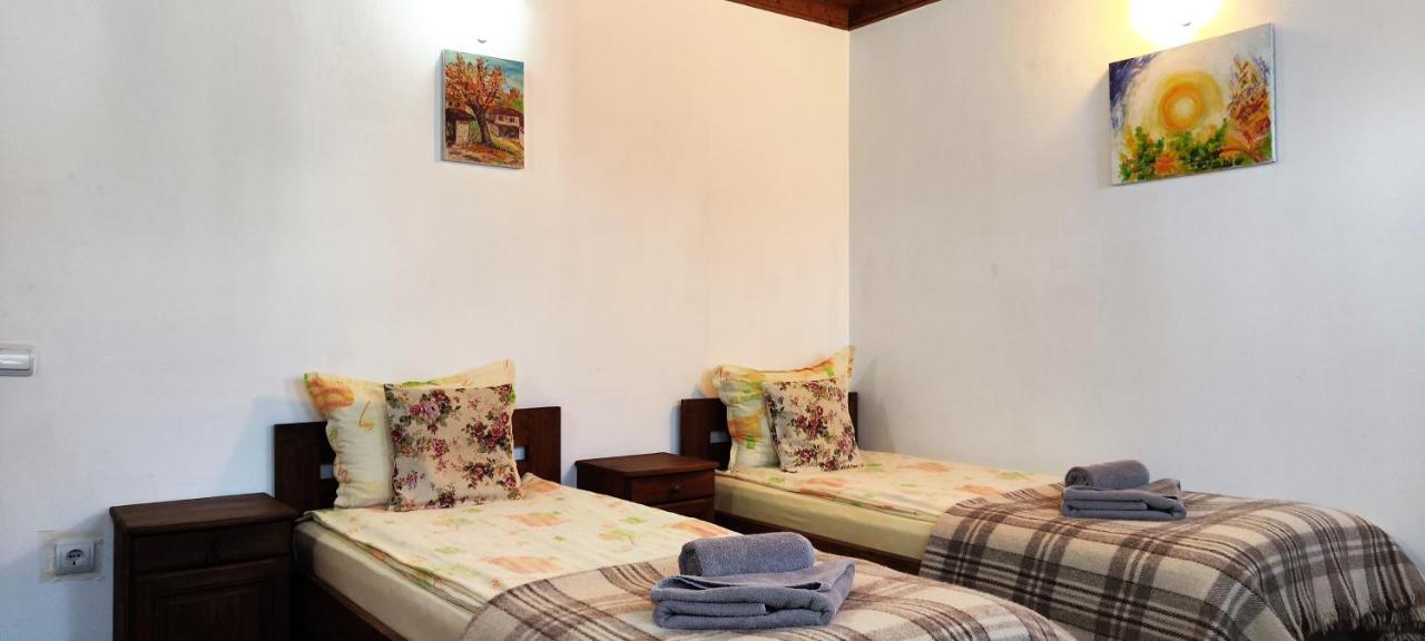 Chardaka Guest House Kalofer Bagian luar foto