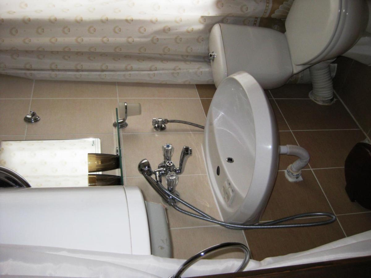 Chardaka Guest House Kalofer Bagian luar foto